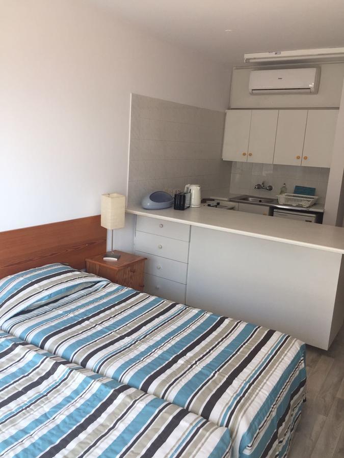 Nautilus Tourist Apartments Larnaca Luaran gambar